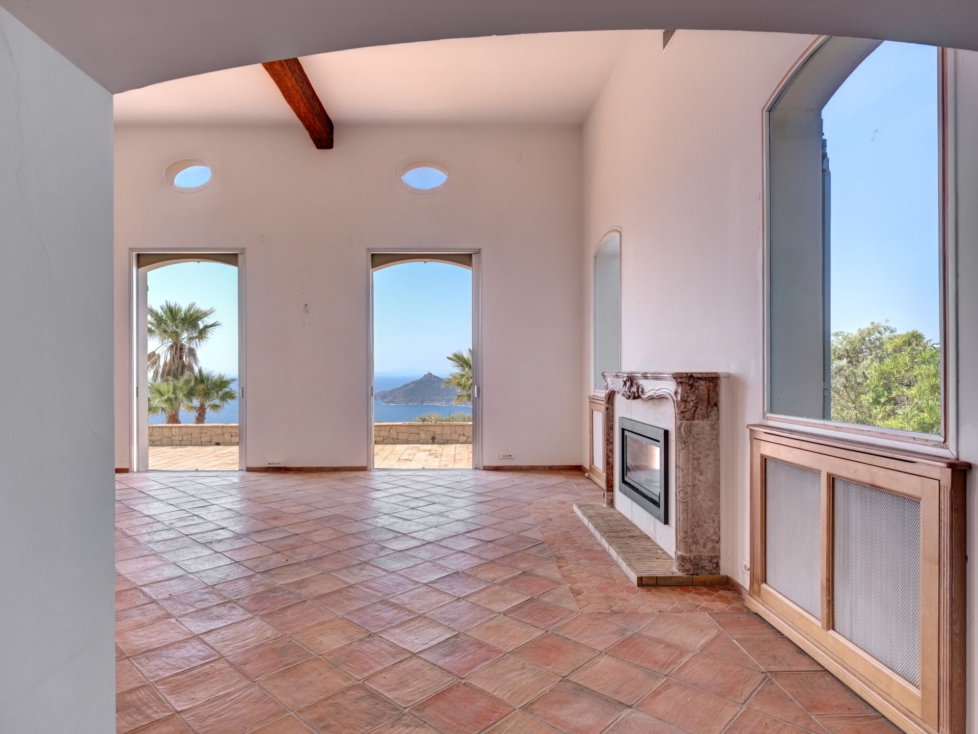 bastide 7 Rooms for sale on ST RAPHAEL (83700)