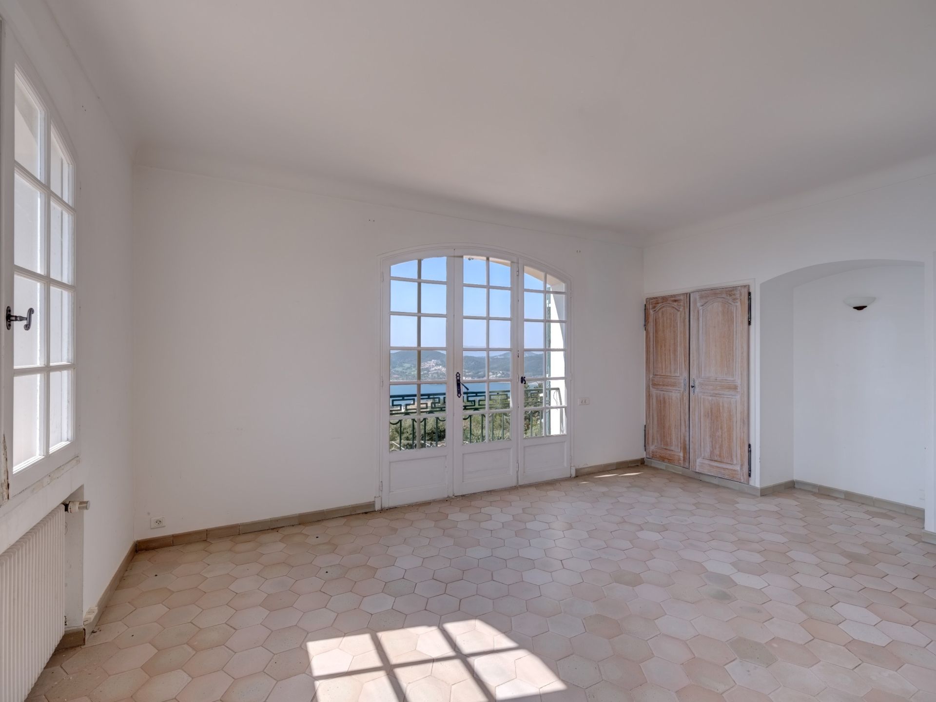 bastide 7 Rooms for sale on ST RAPHAEL (83700)