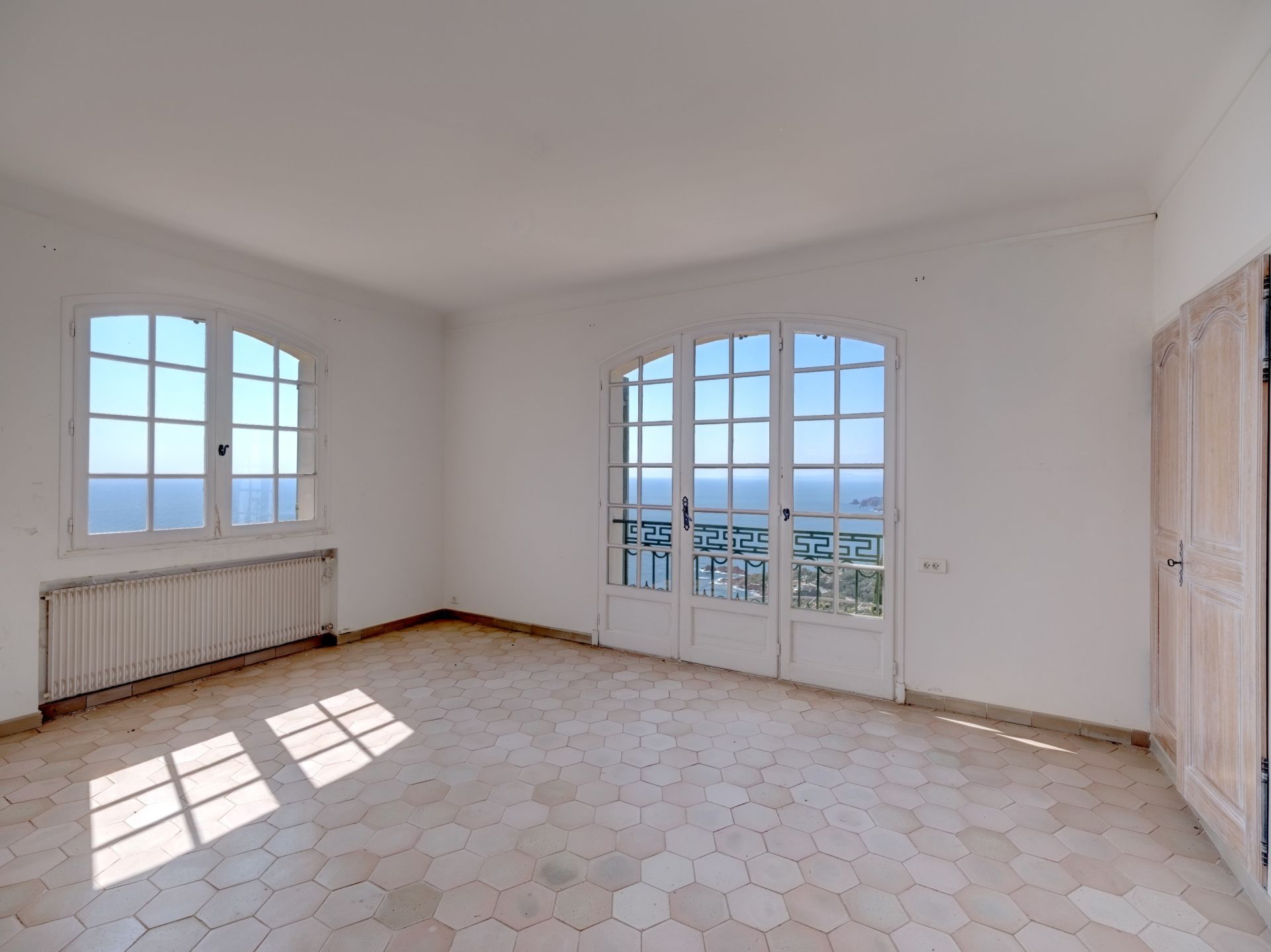 bastide 7 Rooms for sale on ST RAPHAEL (83700)