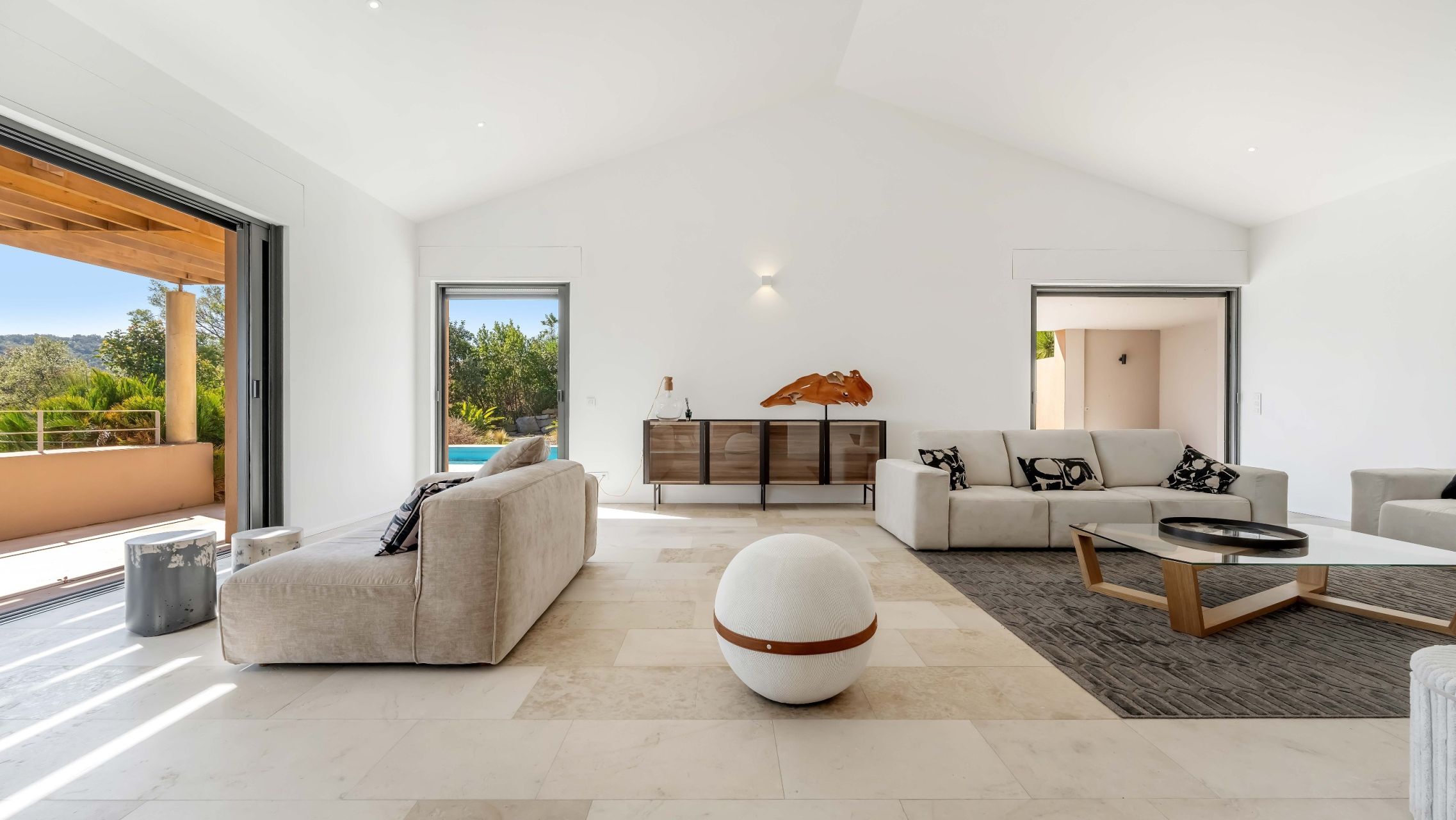 villa 8 Rooms for sale on GRIMAUD (83310)