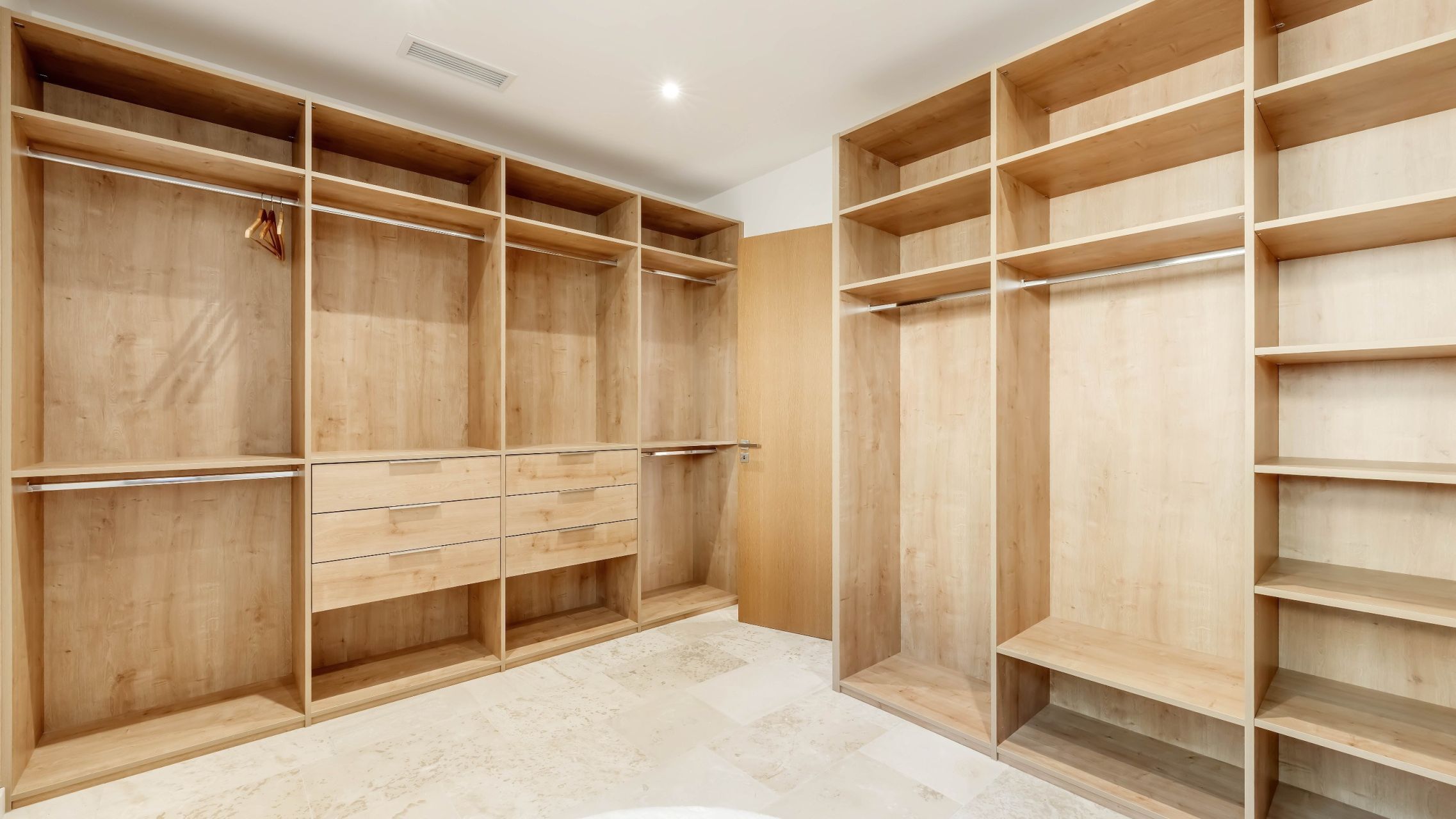 villa 8 Rooms for sale on GRIMAUD (83310)