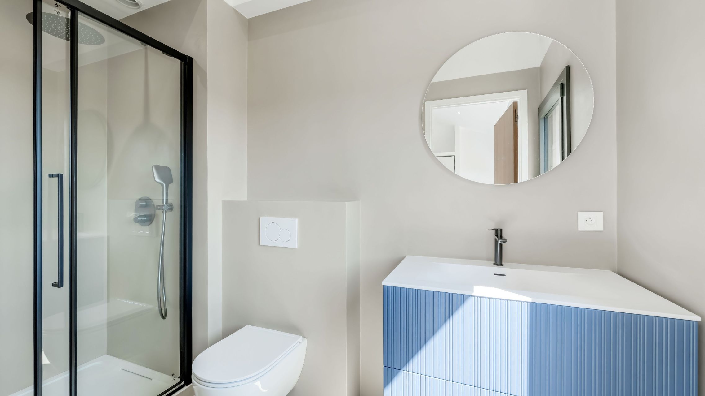 villa 8 Rooms for sale on GRIMAUD (83310)