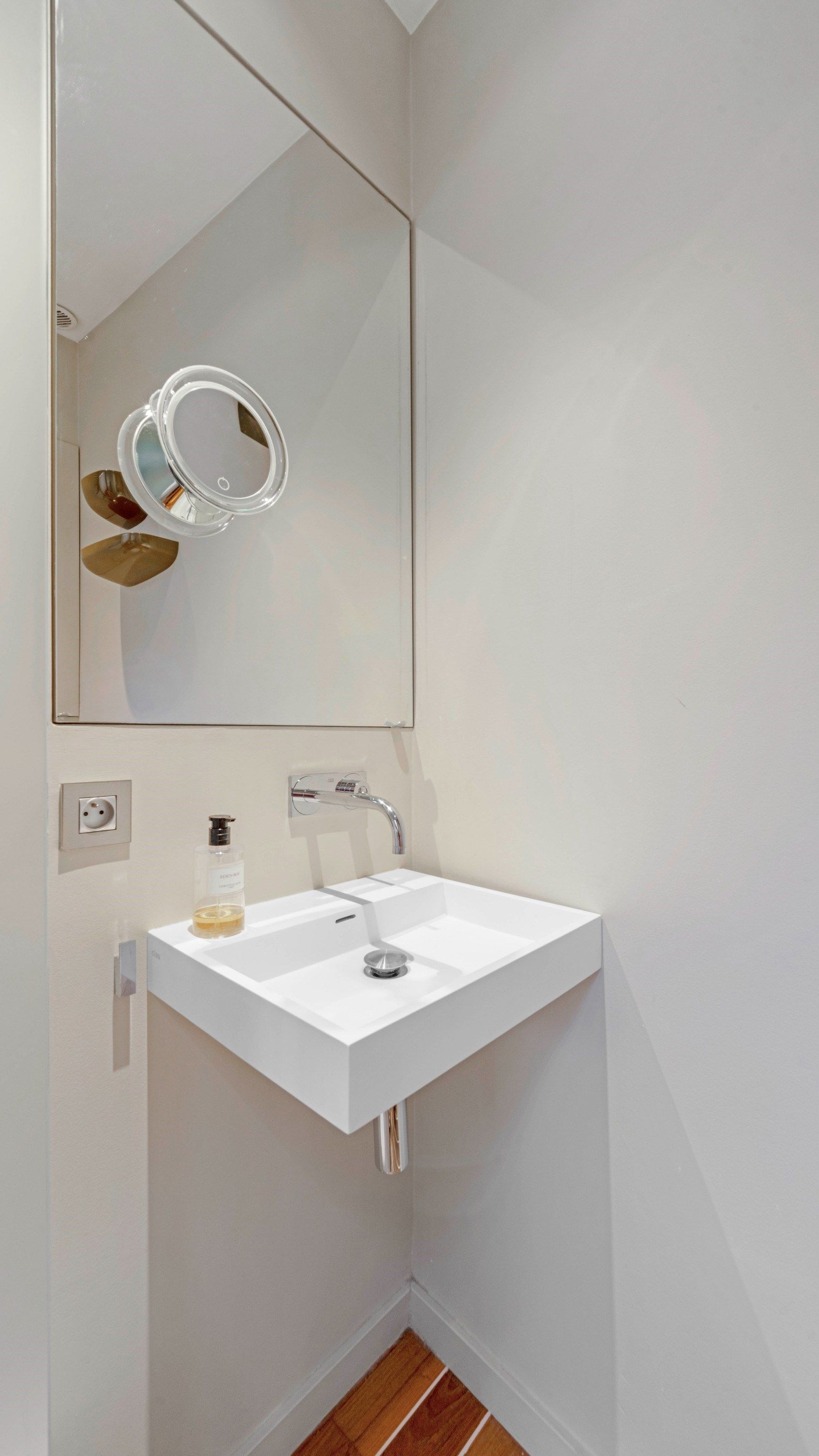 contemporary house 4 Rooms for sale on ST TROPEZ (83990)