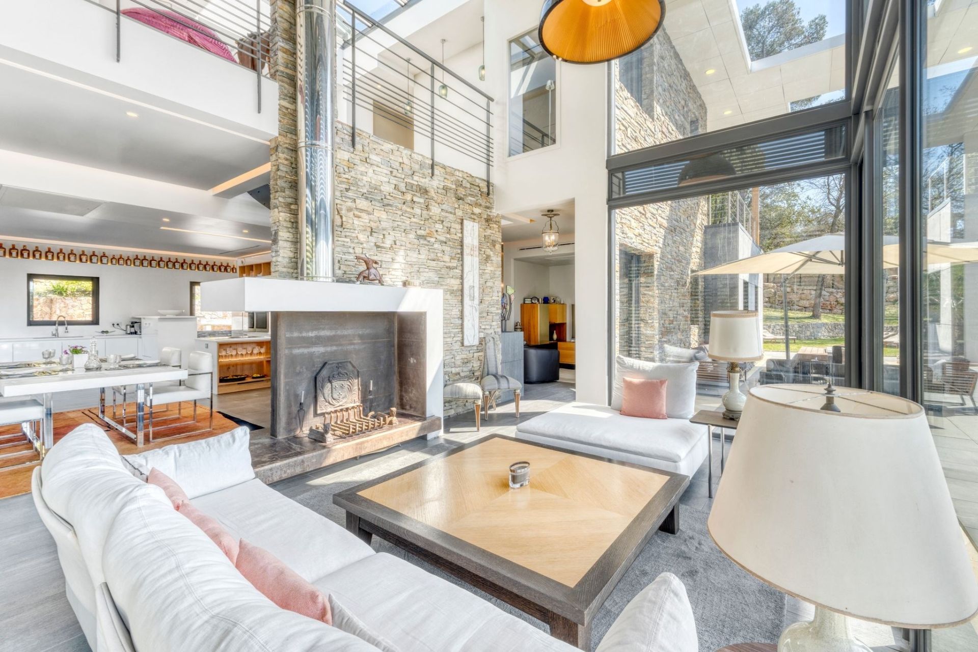 contemporary house 6 Rooms for sale on MOUGINS (06250)