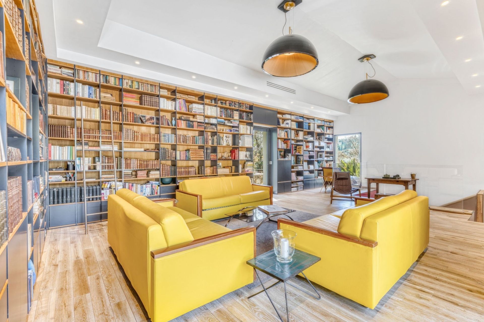 contemporary house 6 Rooms for sale on MOUGINS (06250)