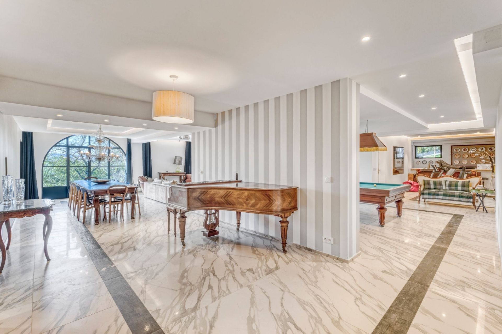 contemporary house 6 Rooms for sale on MOUGINS (06250)