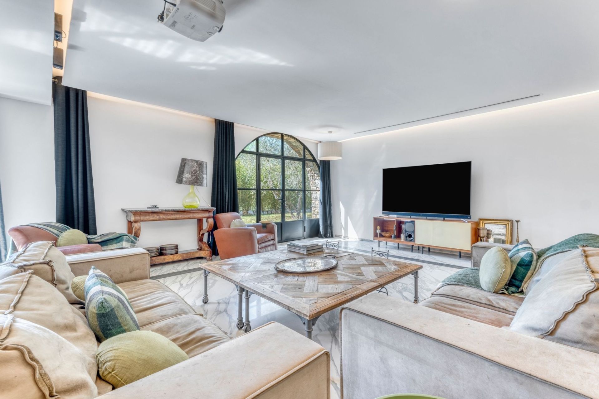 contemporary house 6 Rooms for sale on MOUGINS (06250)