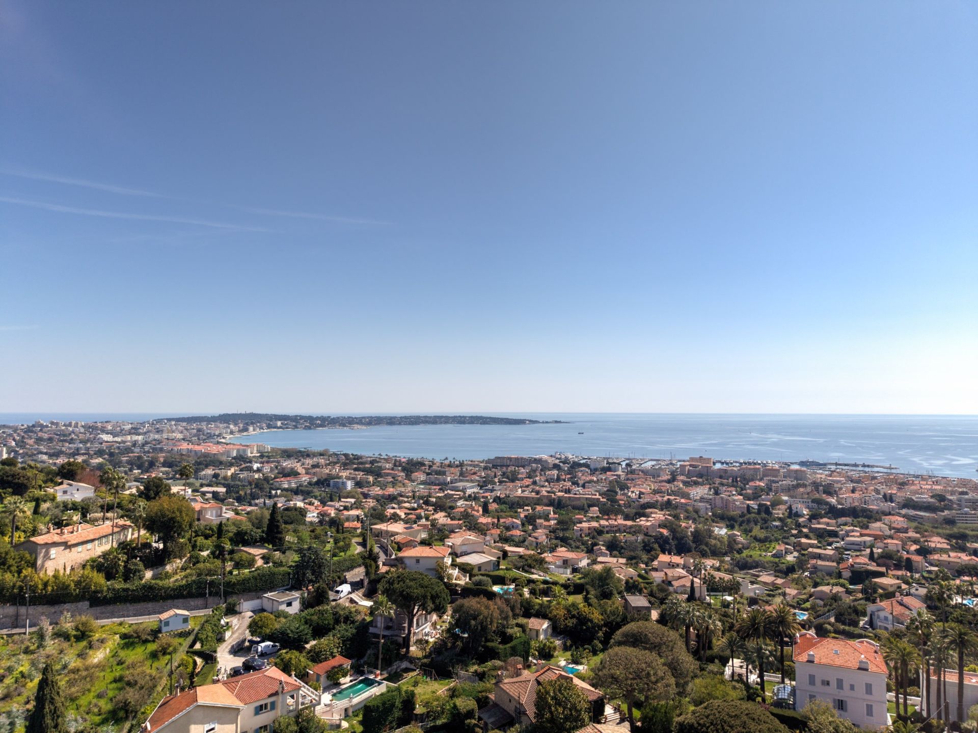 villa 5 Rooms for sale on LE GOLFE JUAN (06220)