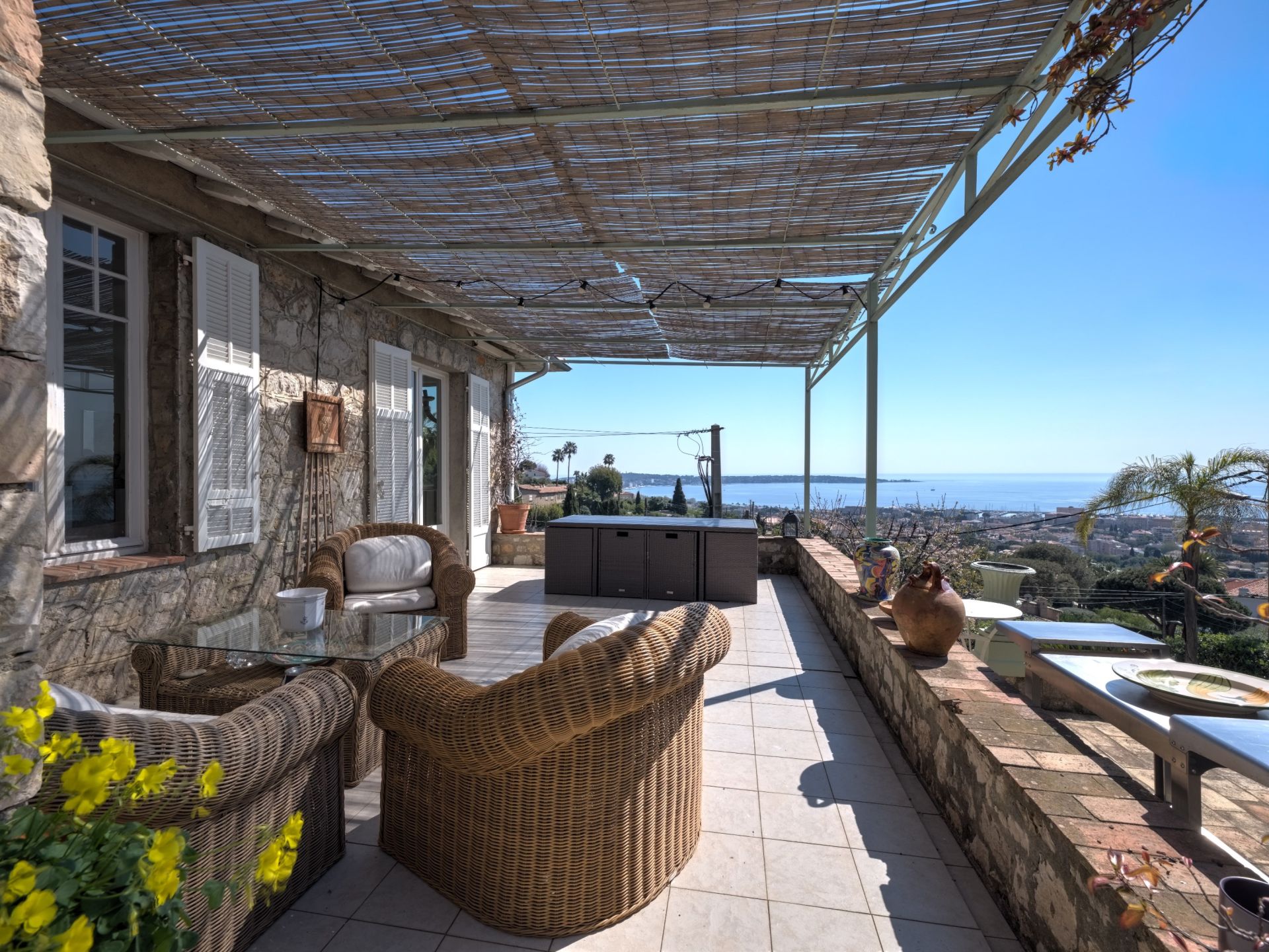 villa 5 Rooms for sale on LE GOLFE JUAN (06220)