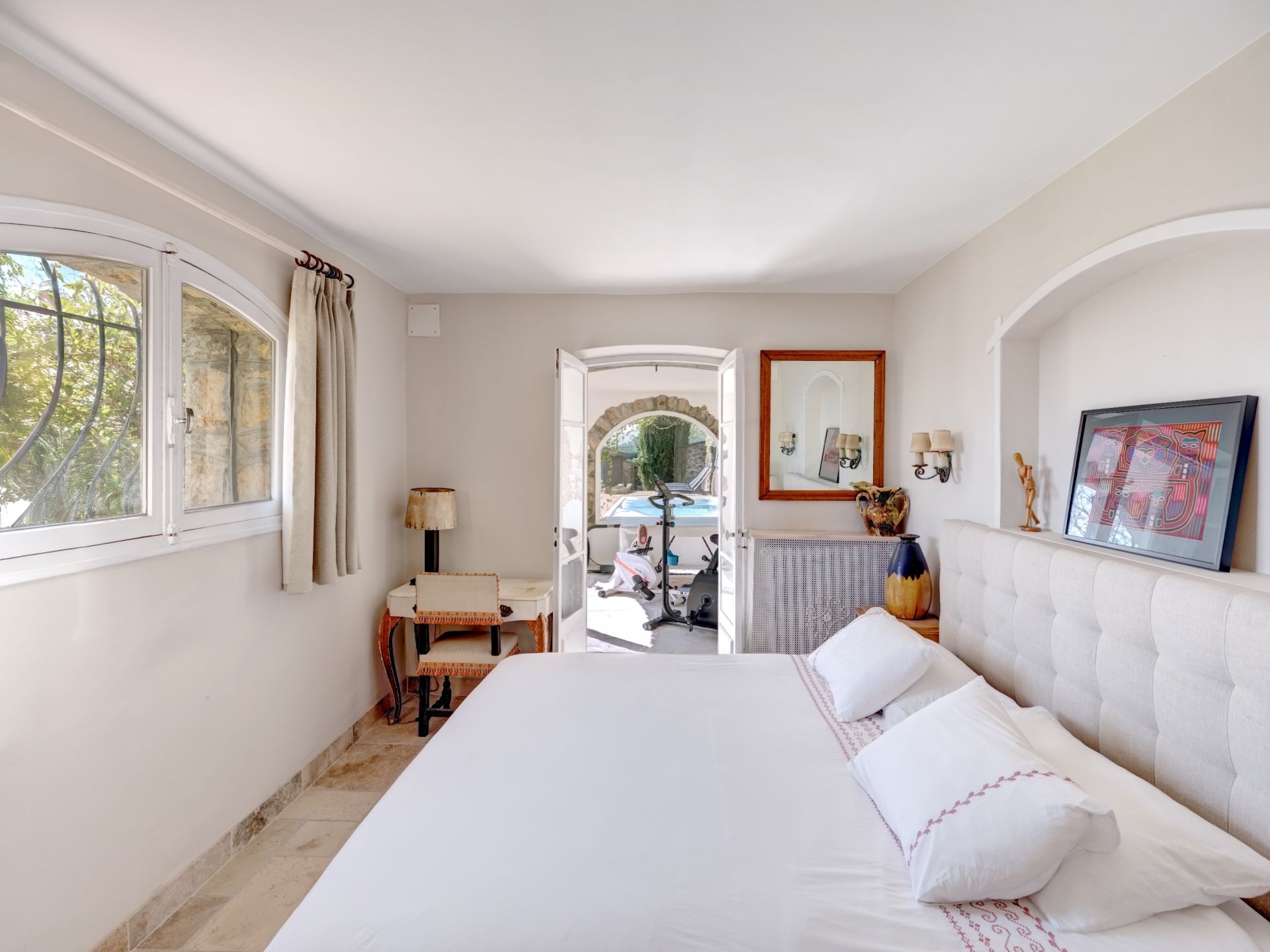 villa 5 Rooms for sale on LE GOLFE JUAN (06220)