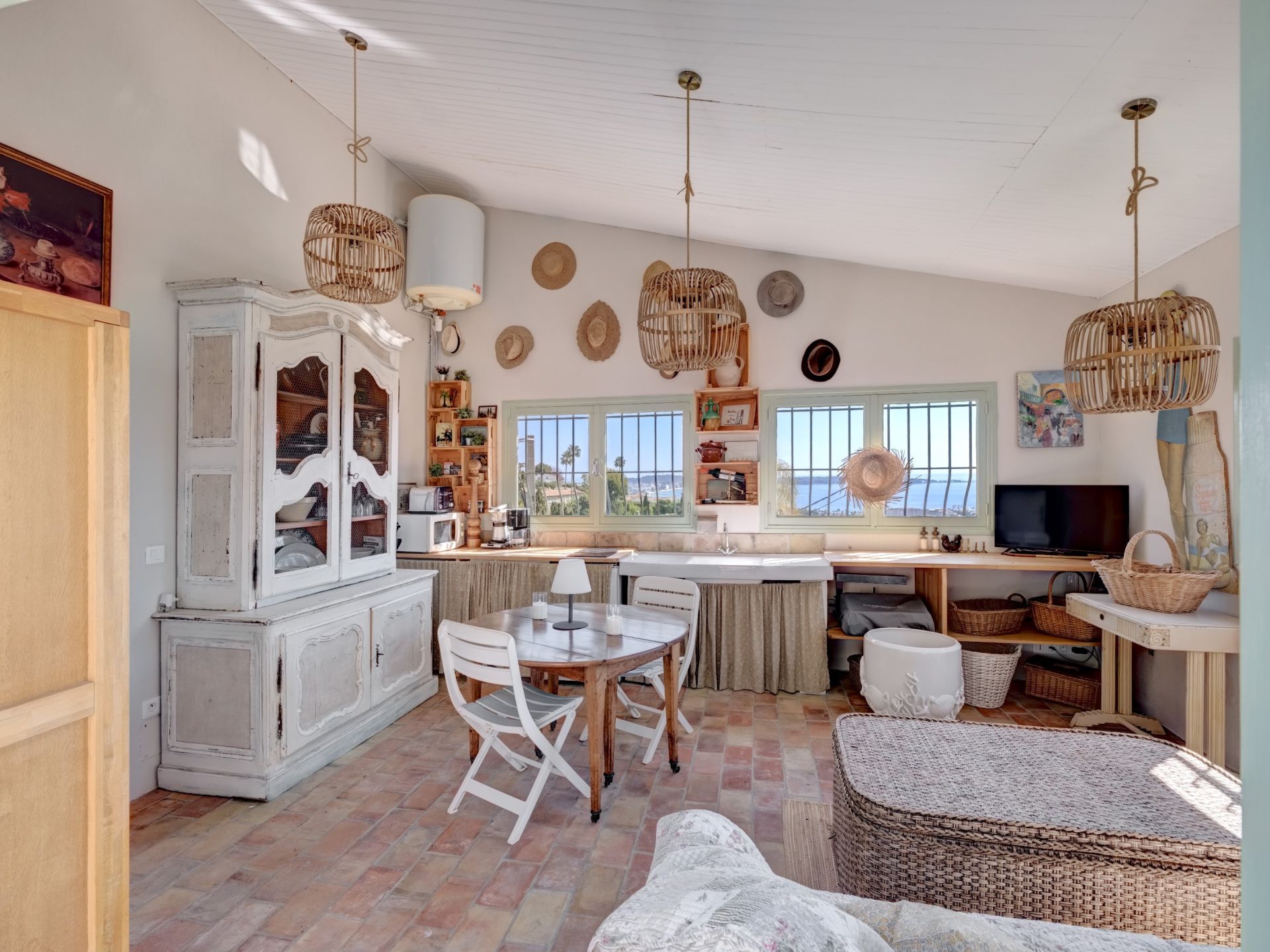 villa 5 Rooms for sale on LE GOLFE JUAN (06220)