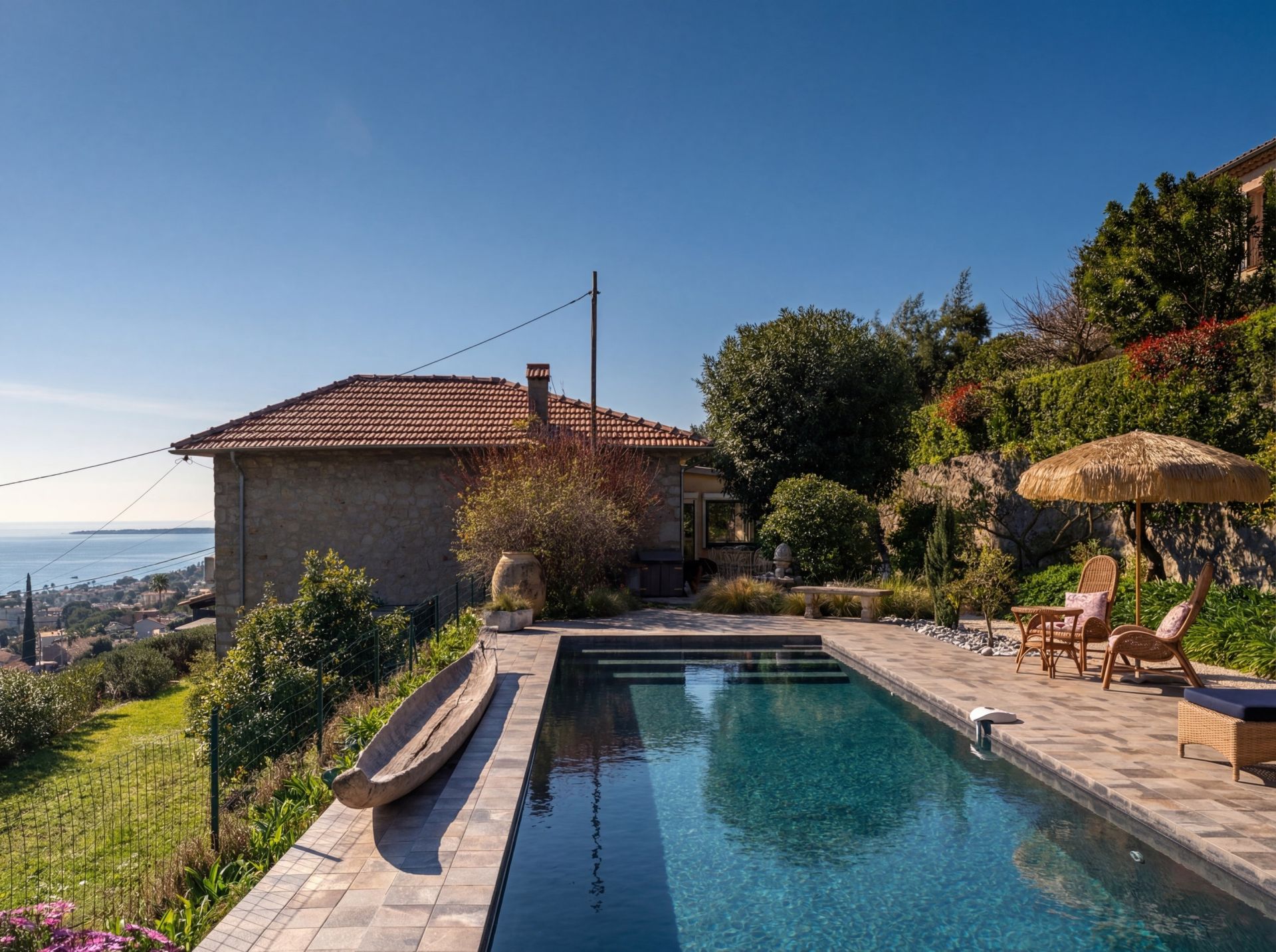 villa 5 Rooms for sale on LE GOLFE JUAN (06220)