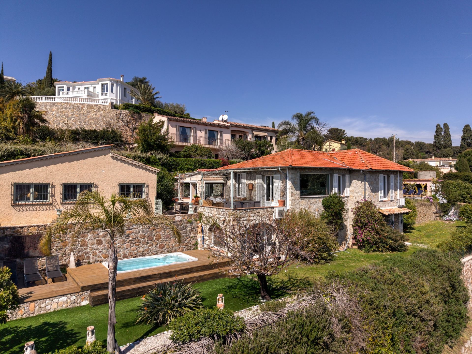 villa 5 Rooms for sale on LE GOLFE JUAN (06220)