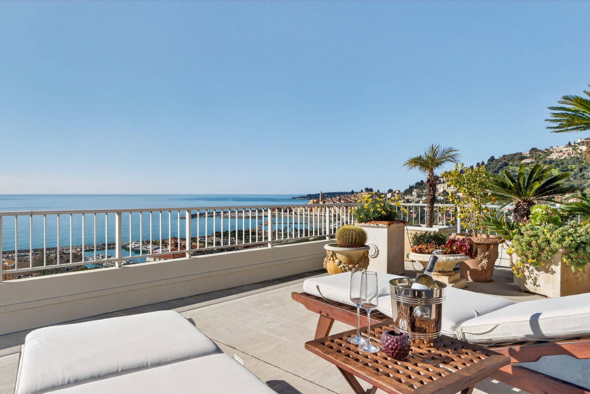 penthouse 7 Rooms for sale on MENTON (06500)
