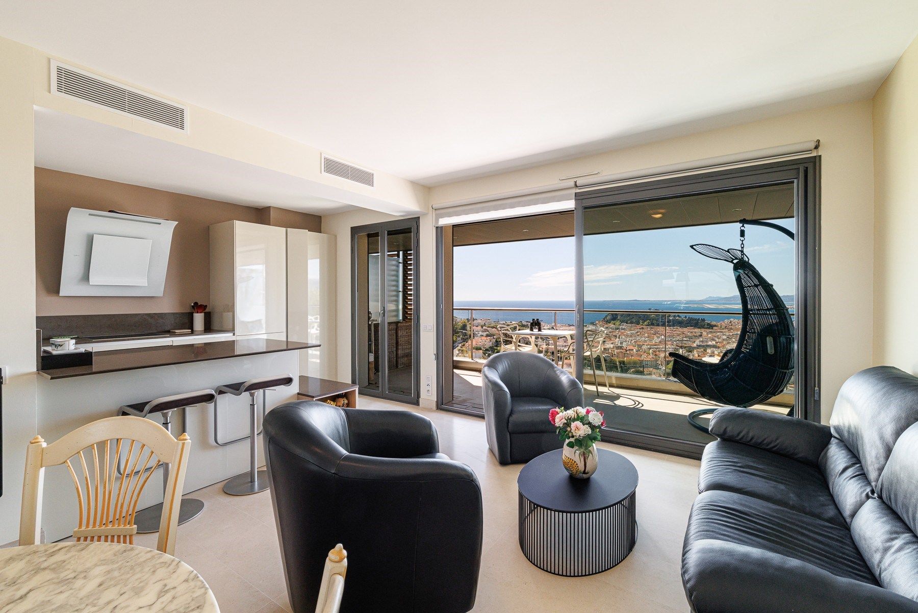 apartment 4 Rooms for sale on NICE (06000)