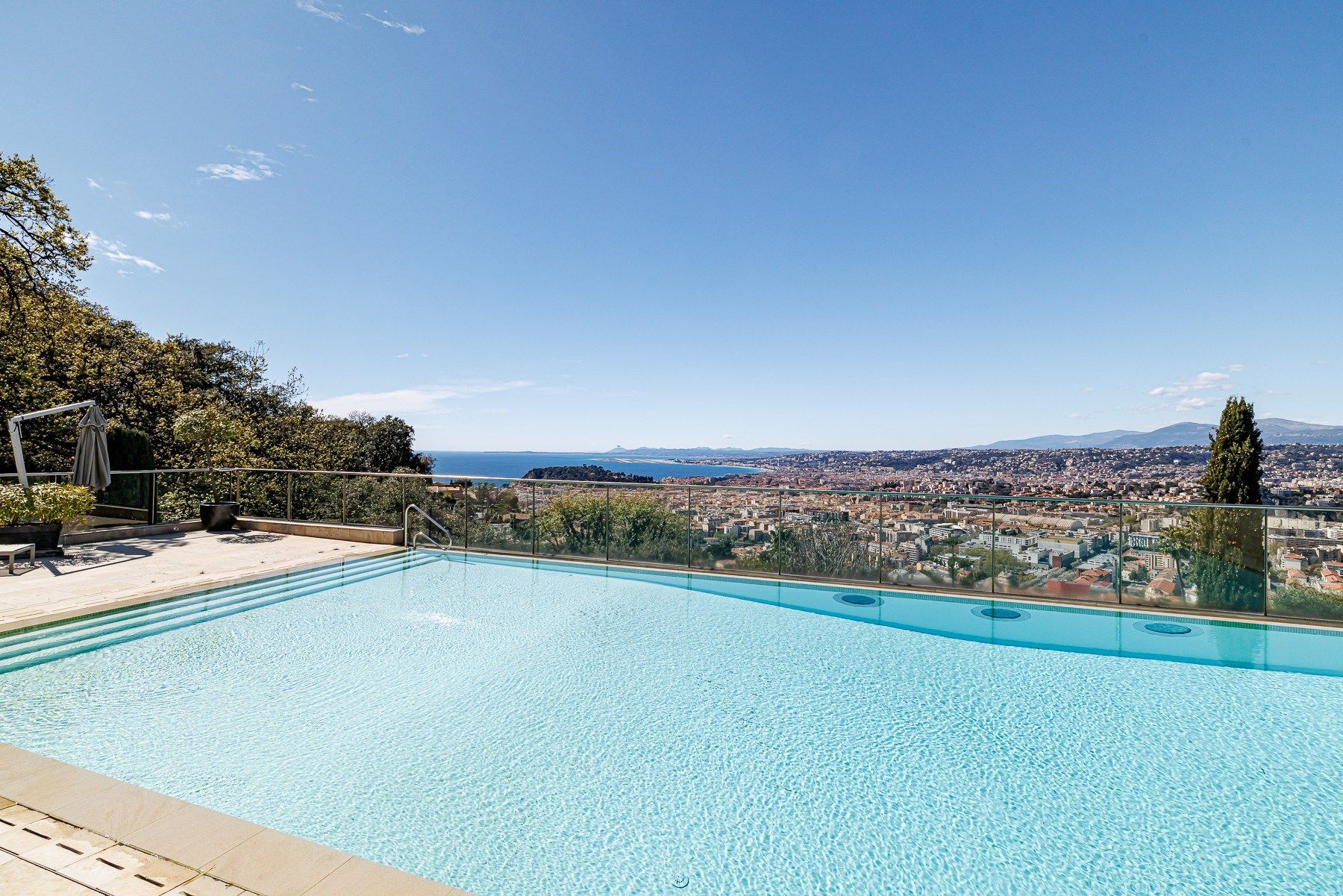 apartment 4 Rooms for sale on NICE (06000)