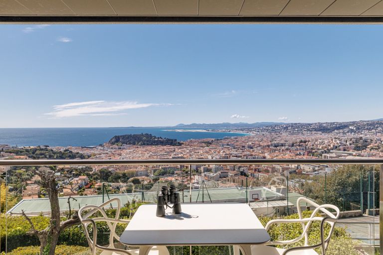 apartment 4 Rooms for sale on NICE (06000)