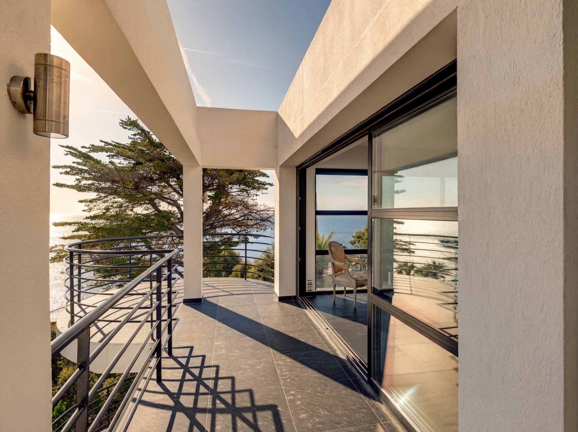 contemporary house 8 Rooms for sale on CANNES (06400)