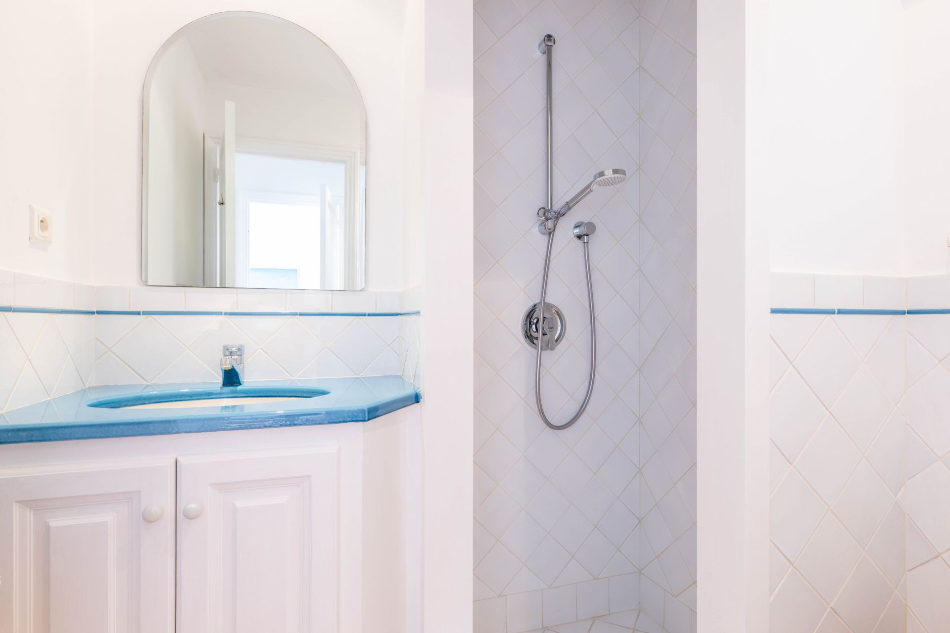 provencal house 6 Rooms for sale on ST TROPEZ (83990)