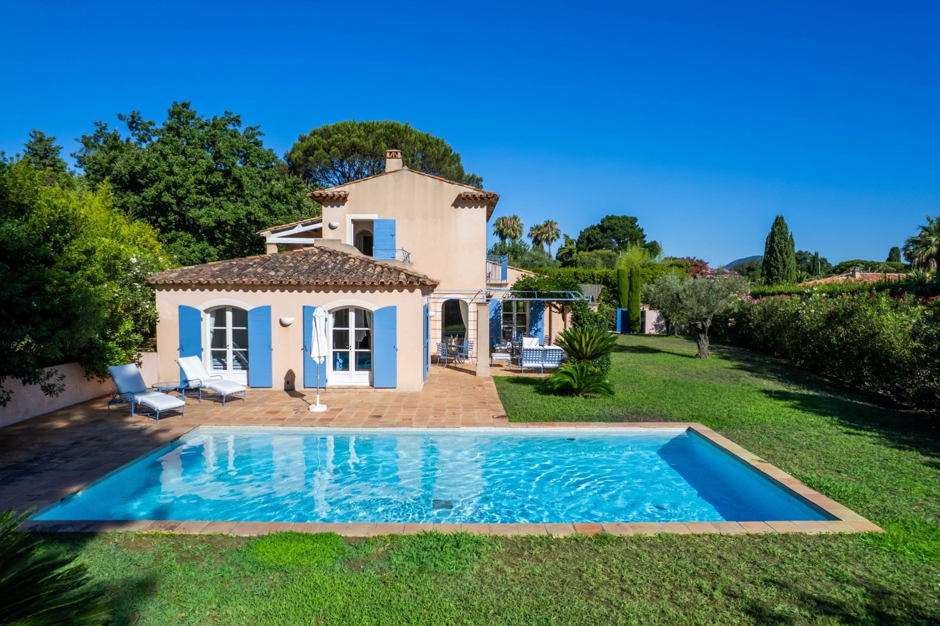 provencal house 6 Rooms for sale on ST TROPEZ (83990)