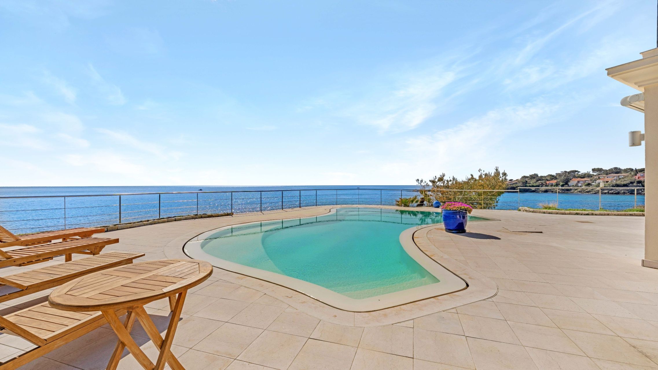 villa 7 Pièces en vente sur LES ISSAMBRES (83380)