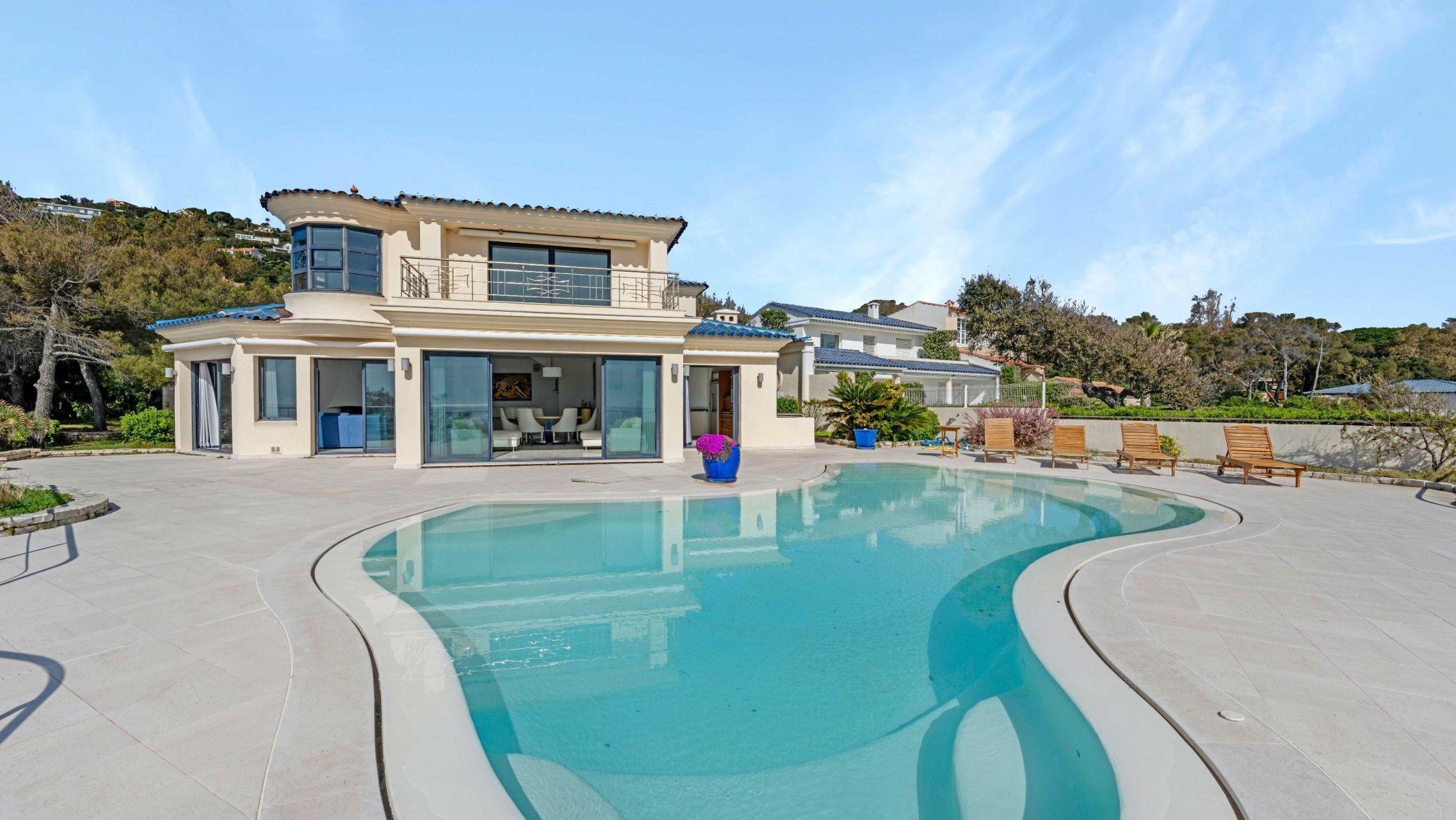 villa 7 Pièces en vente sur LES ISSAMBRES (83380)