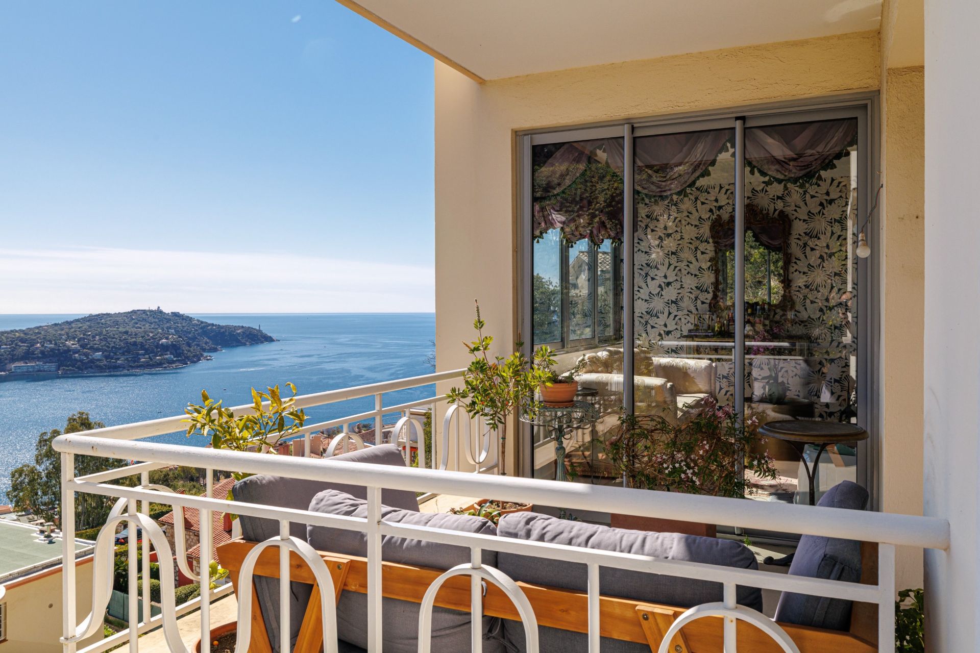 apartment 2 Rooms for sale on VILLEFRANCHE SUR MER (06230)