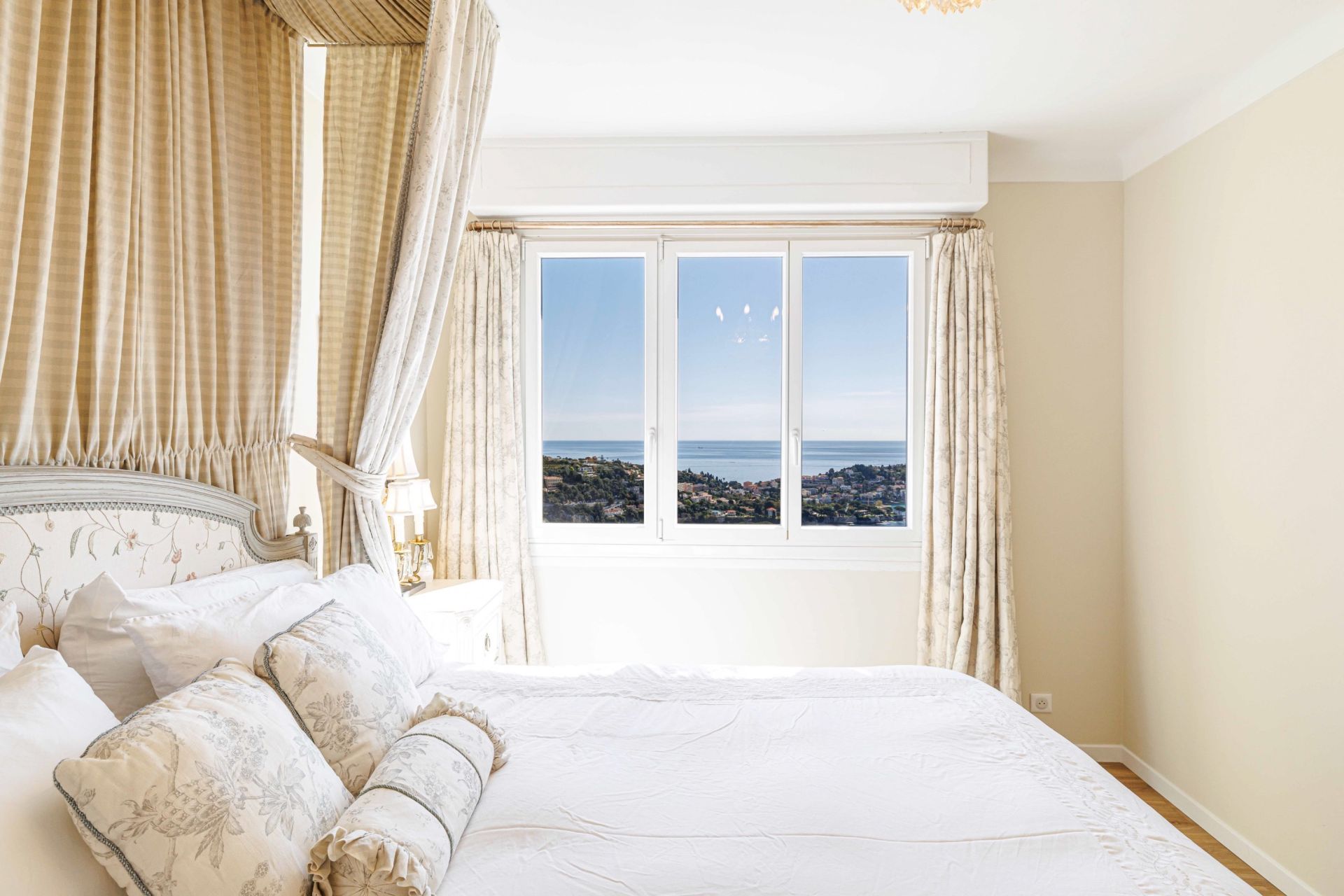 apartment 2 Rooms for sale on VILLEFRANCHE SUR MER (06230)