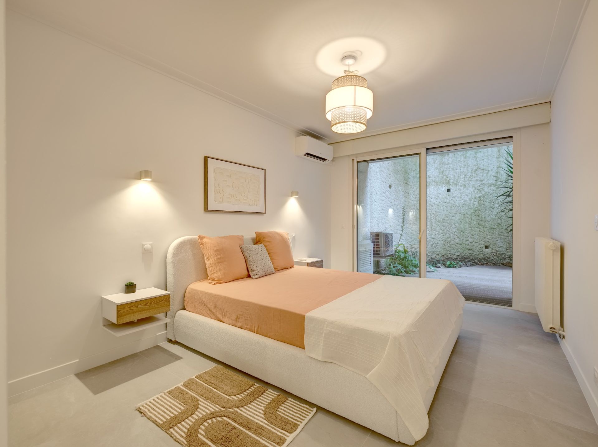 apartment 4 Rooms for sale on CANNES (06400)