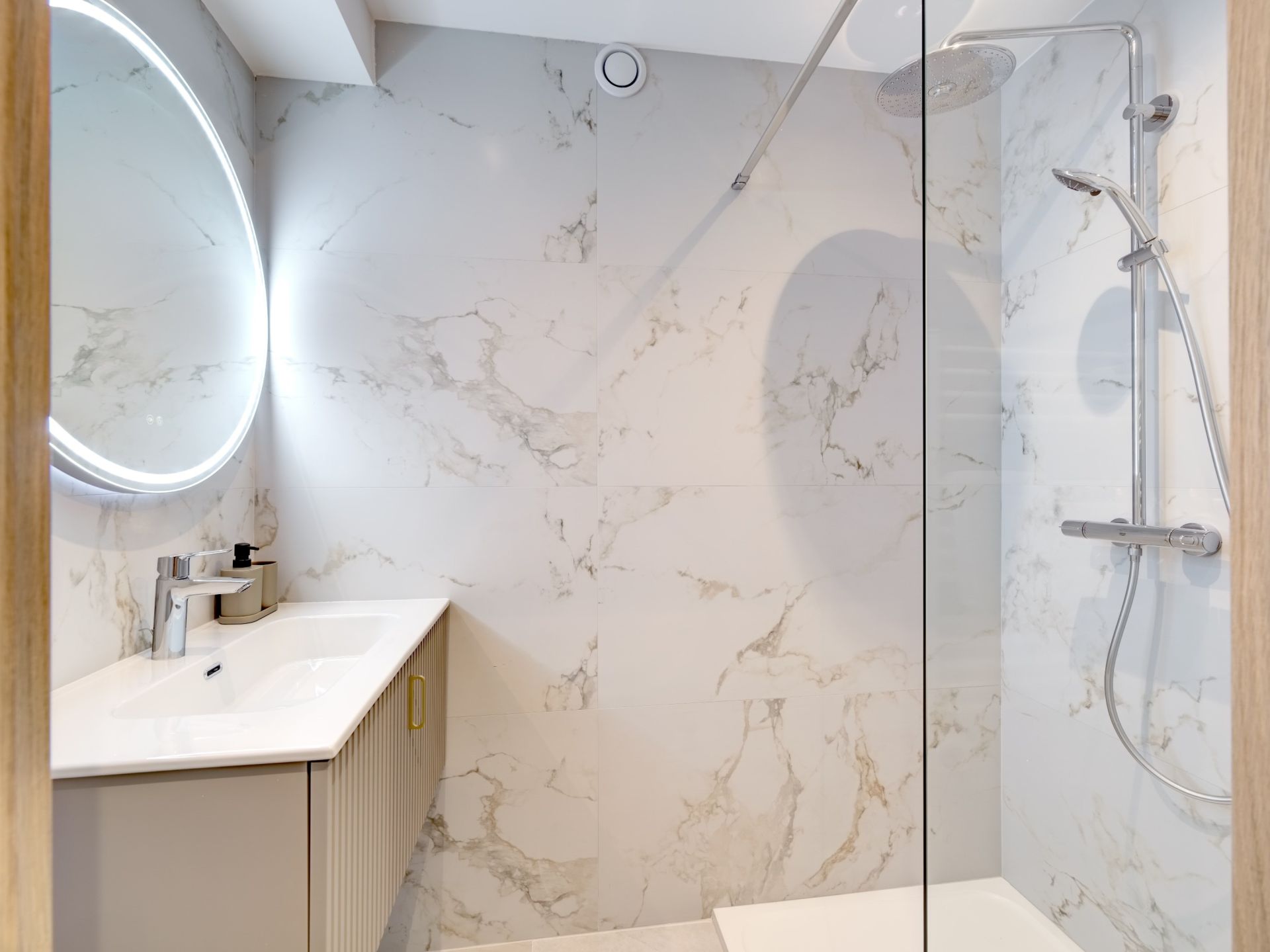 apartment 4 Rooms for sale on CANNES (06400)