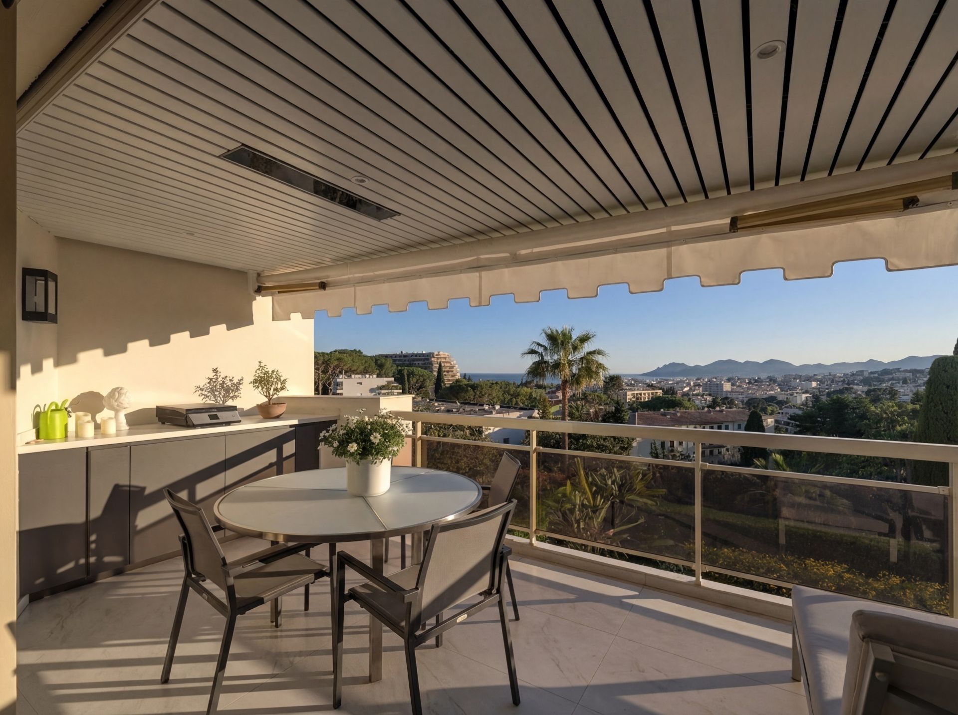 apartment 3 Rooms for sale on LE CANNET (06110)