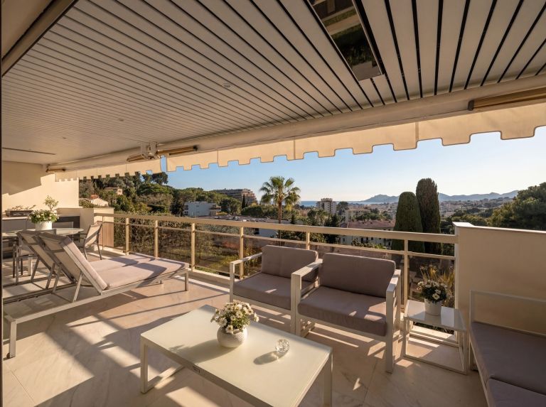 apartment 3 Rooms for sale on LE CANNET (06110)