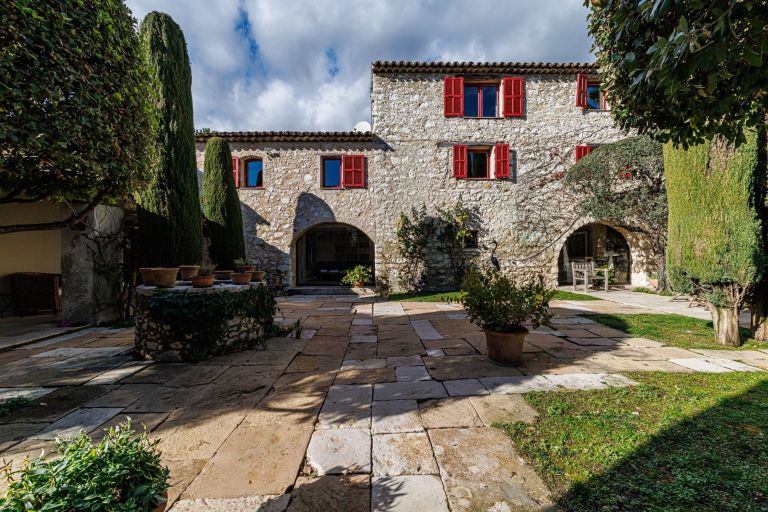 bastide 8 Rooms for sale on LA COLLE SUR LOUP (06480)