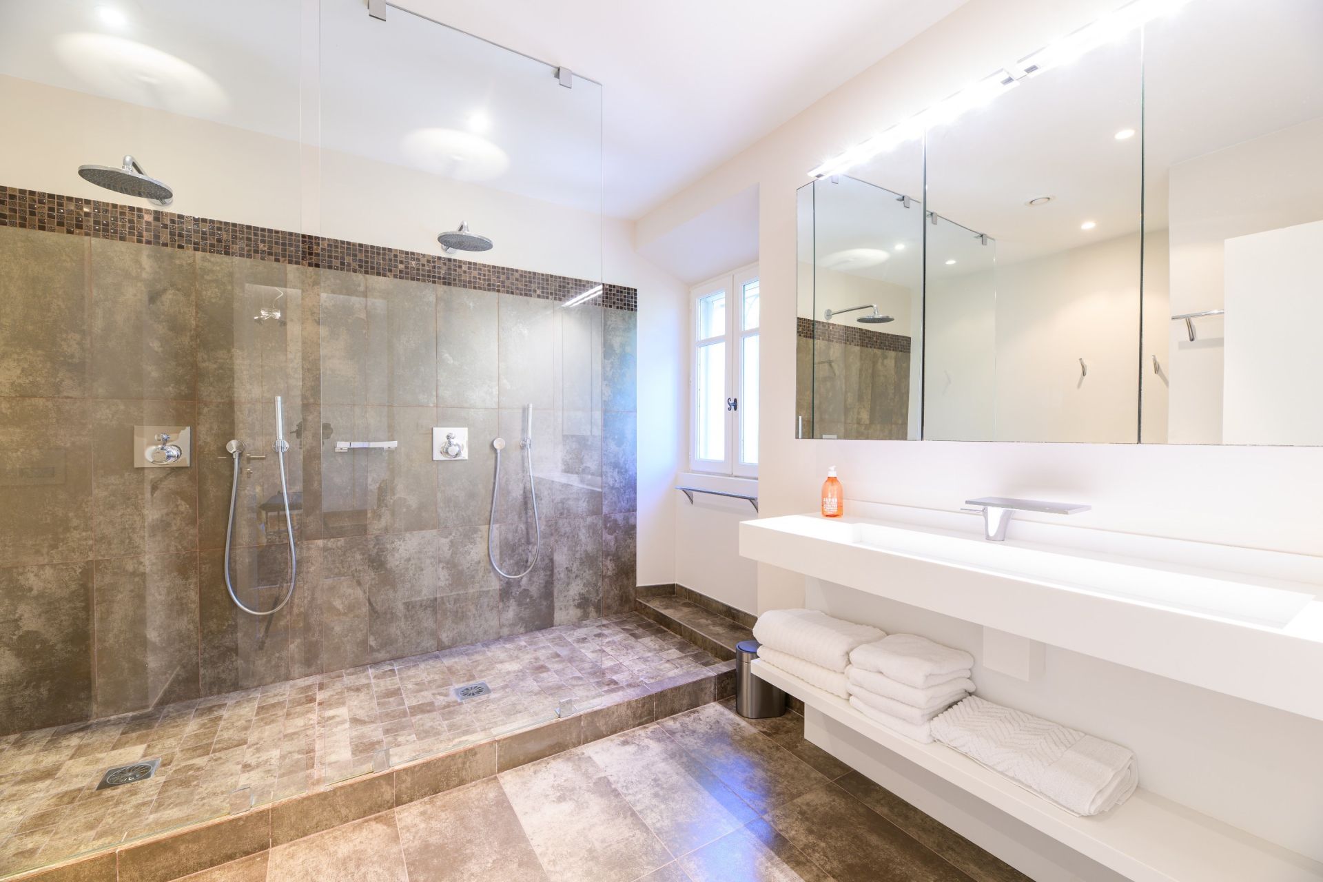 apartment 6 Rooms for sale on ST TROPEZ (83990)