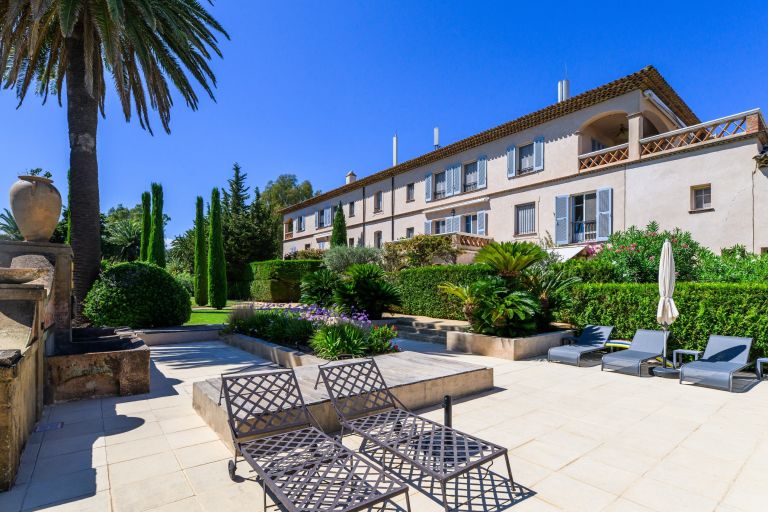 apartment 6 Rooms for sale on ST TROPEZ (83990)