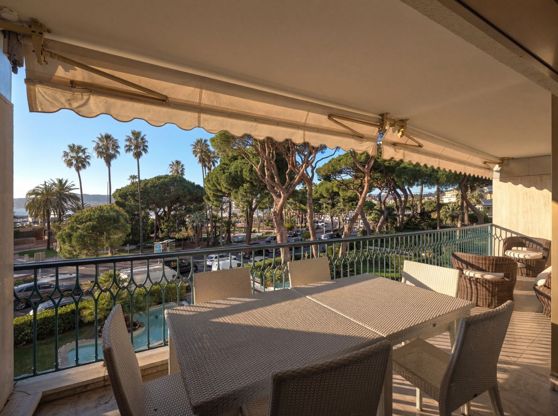 apartment 7 Rooms for sale on CANNES (06400)