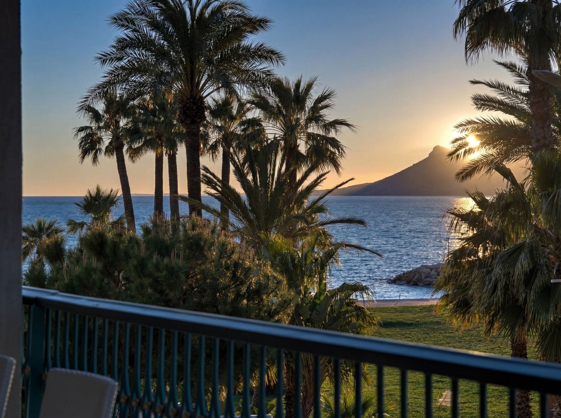 apartment 7 Rooms for sale on CANNES (06400)