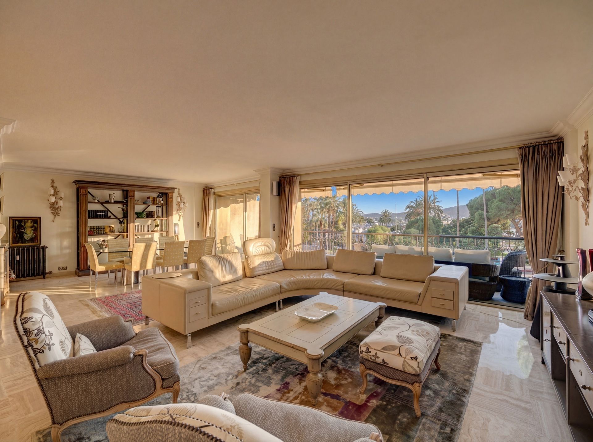 apartment 7 Rooms for sale on CANNES (06400)