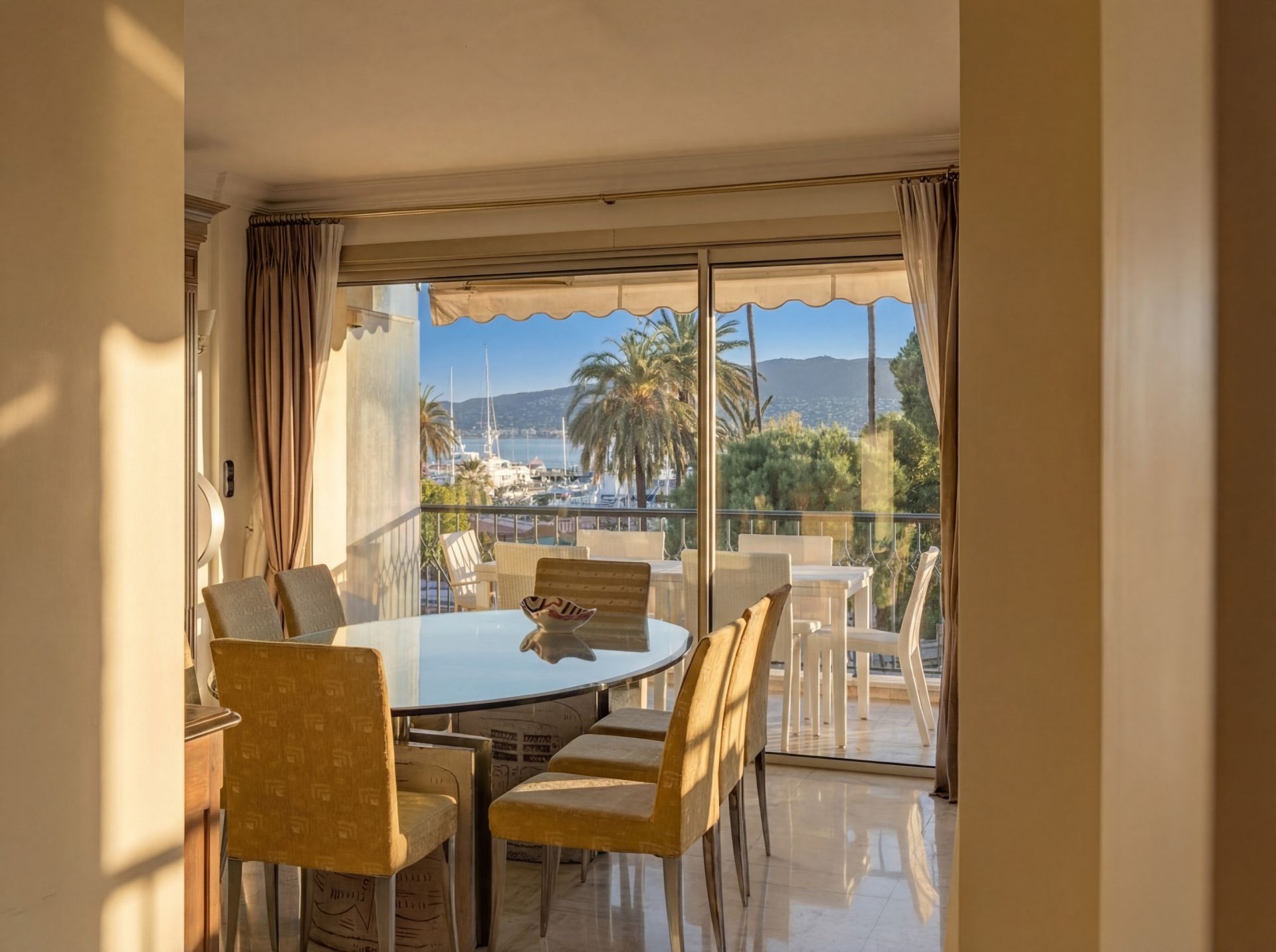 apartment 7 Rooms for sale on CANNES (06400)