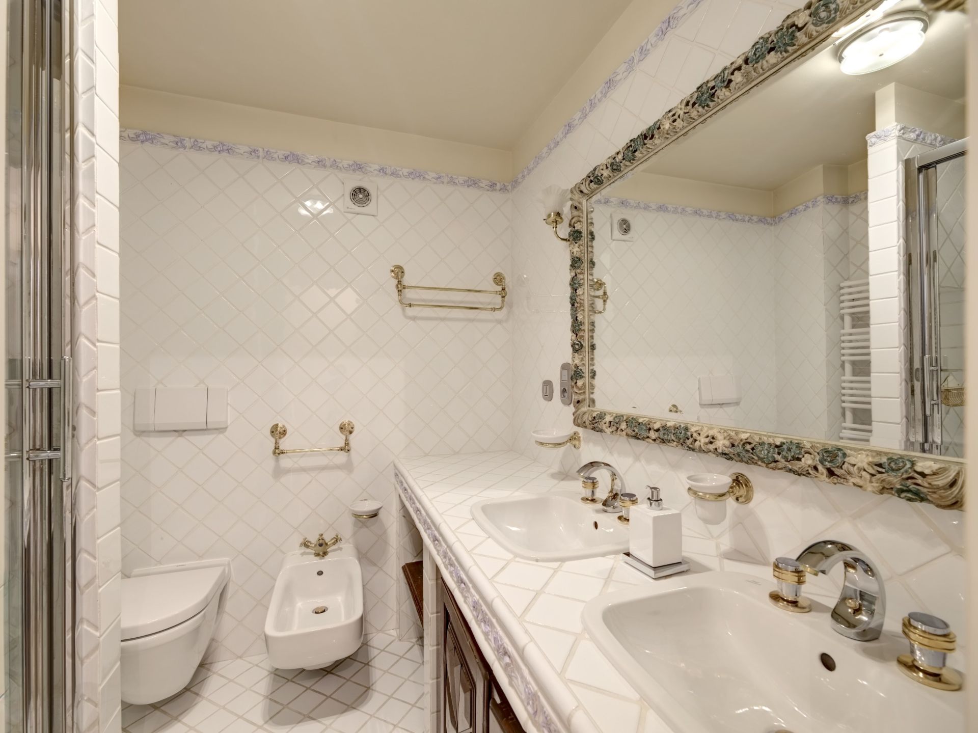 apartment 7 Rooms for sale on CANNES (06400)