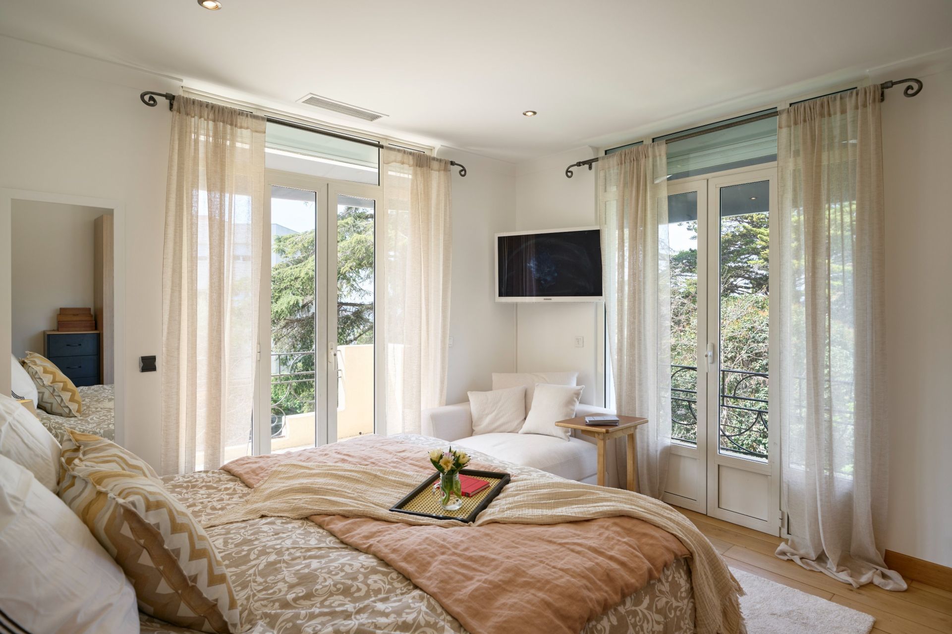 villa 7 Rooms for sale on CANNES (06400)