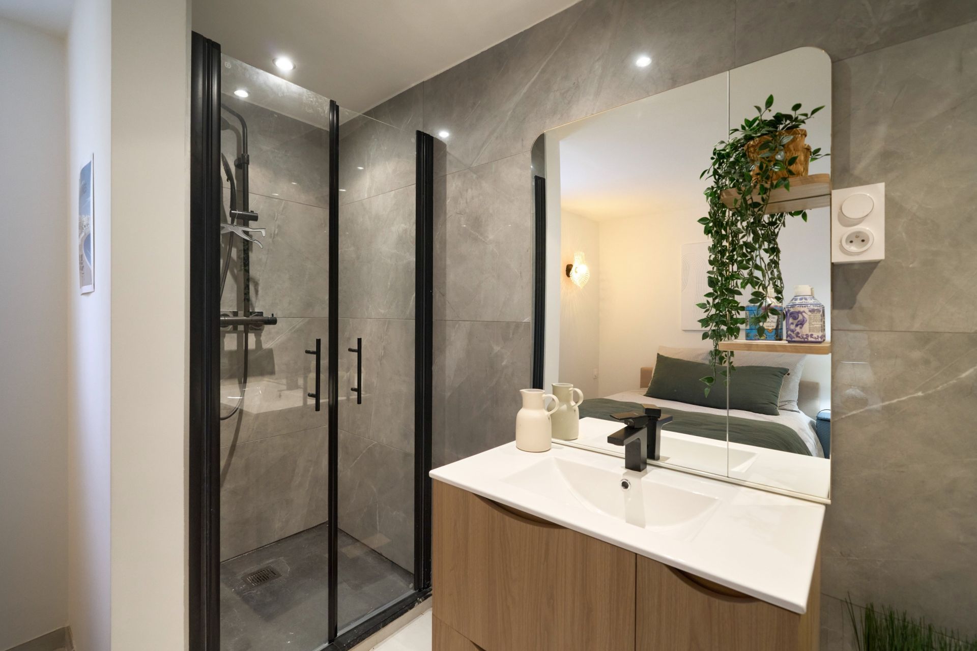 villa 7 Rooms for sale on CANNES (06400)