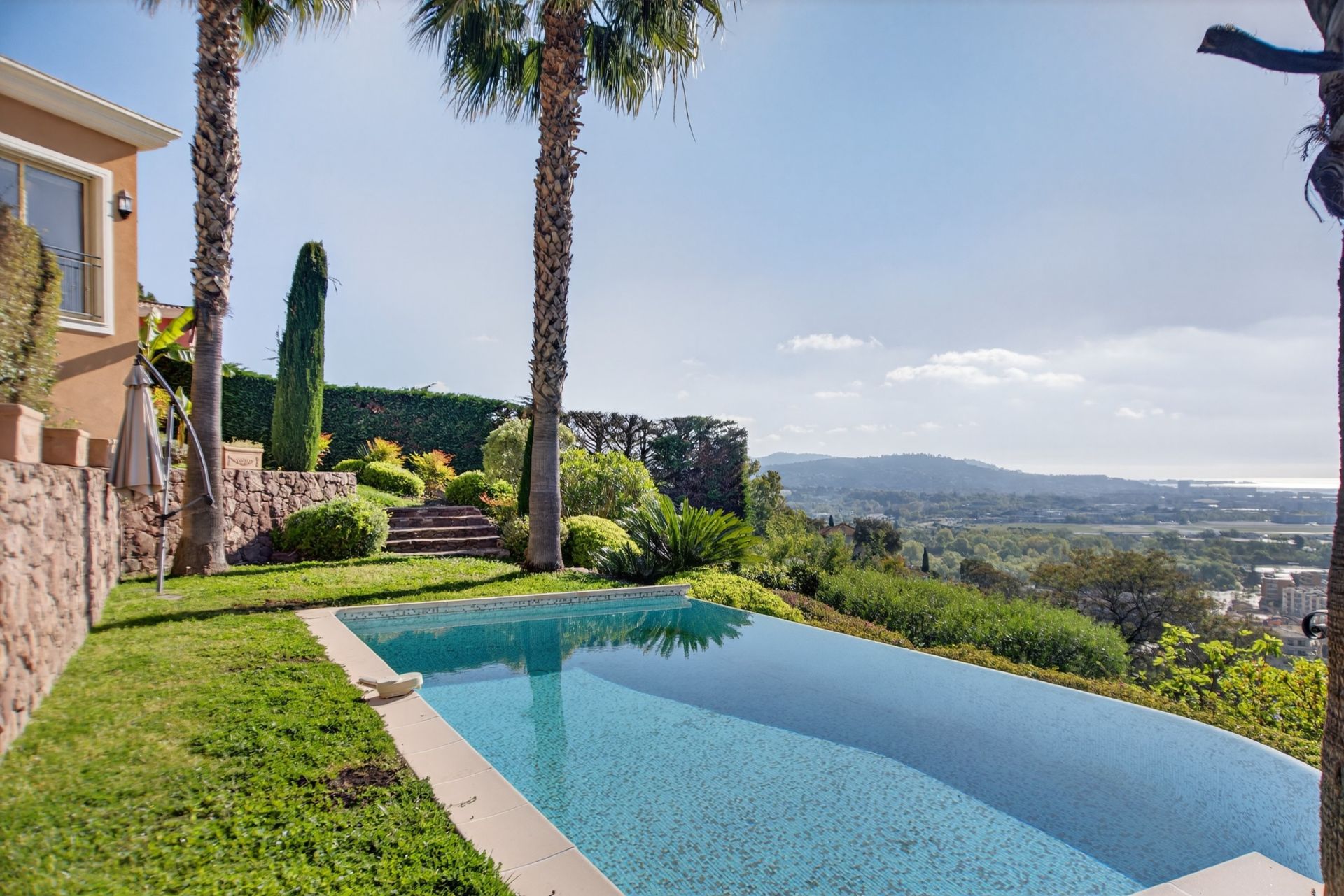villa 5 Rooms for sale on MANDELIEU LA NAPOULE (06210)