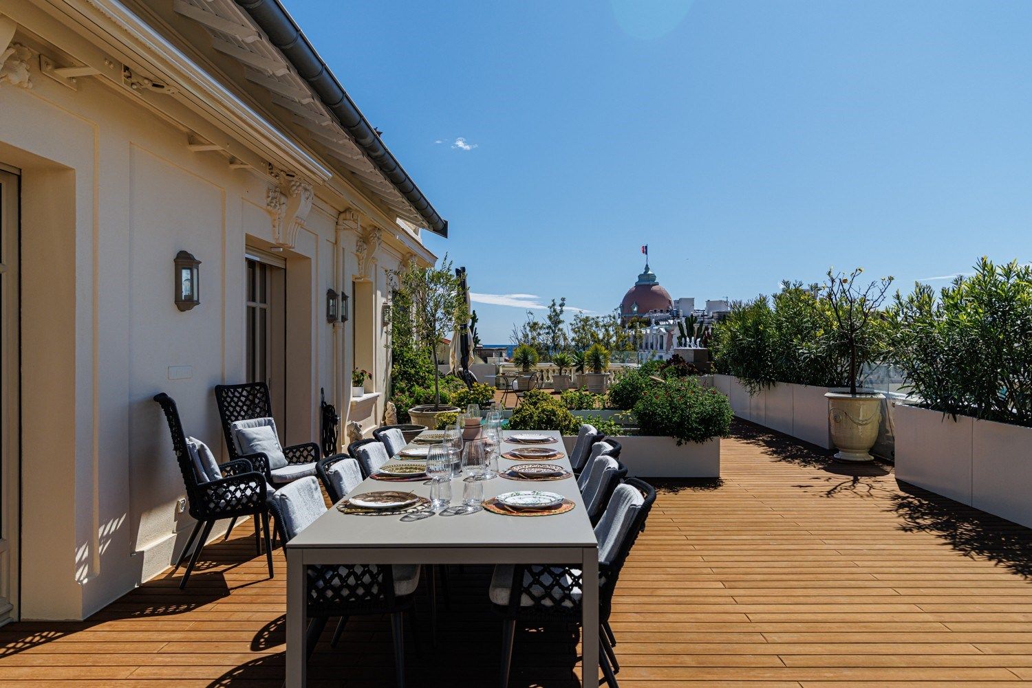 apartment 8 Rooms for sale on NICE (06000)