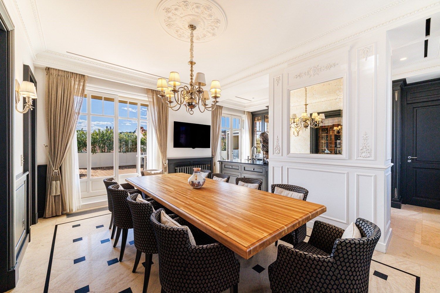 apartment 8 Rooms for sale on NICE (06000)