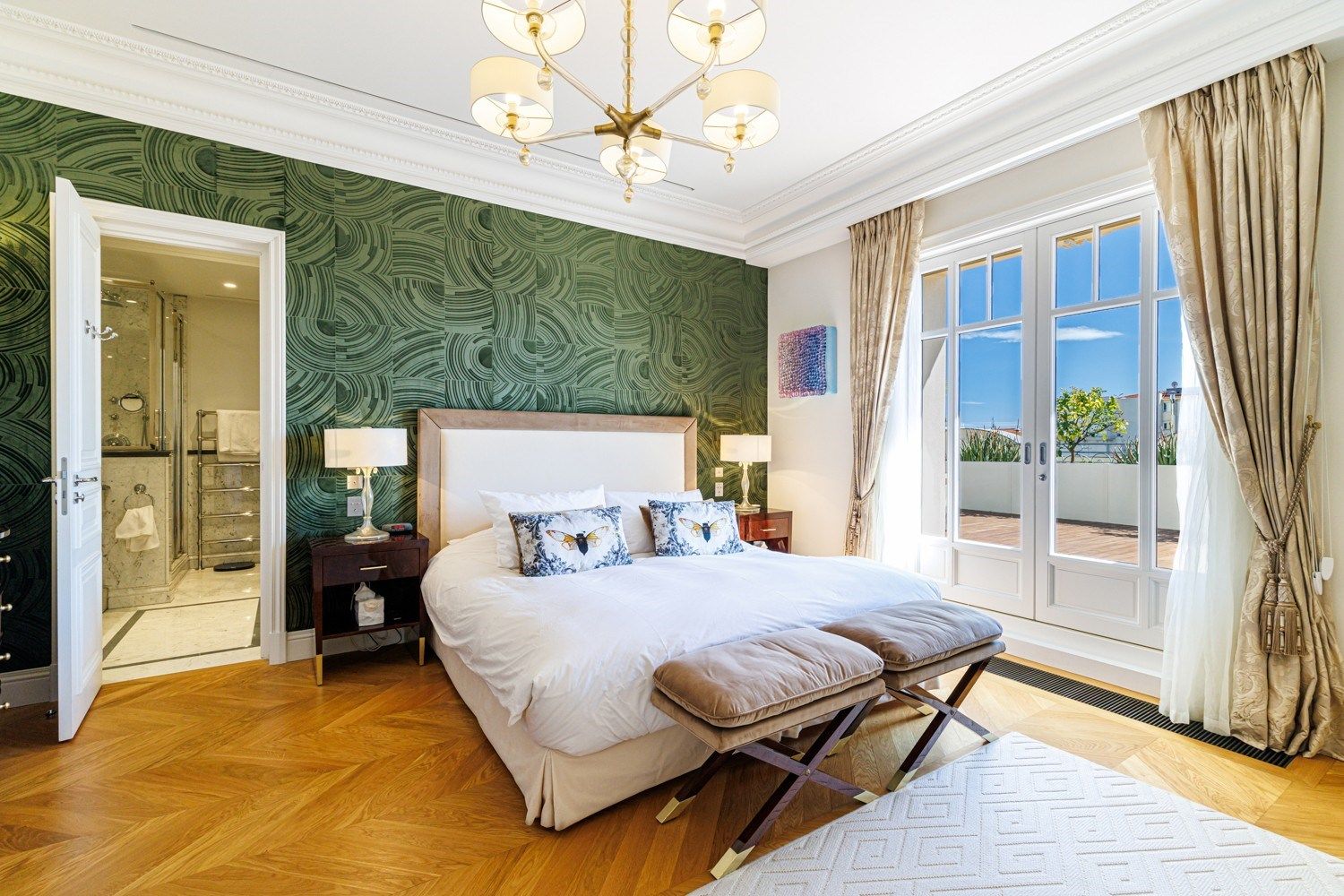 apartment 8 Rooms for sale on NICE (06000)