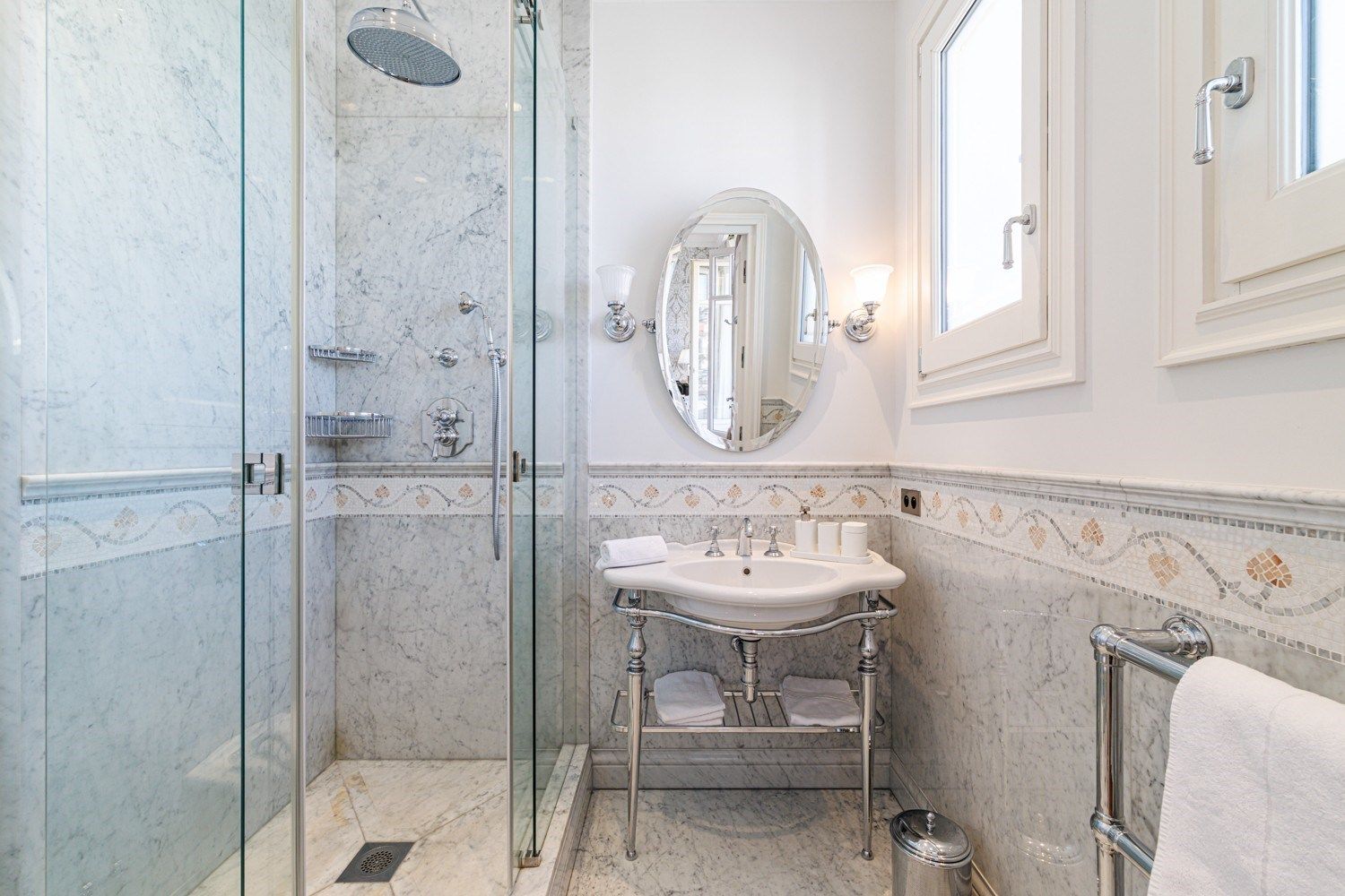 apartment 8 Rooms for sale on NICE (06000)