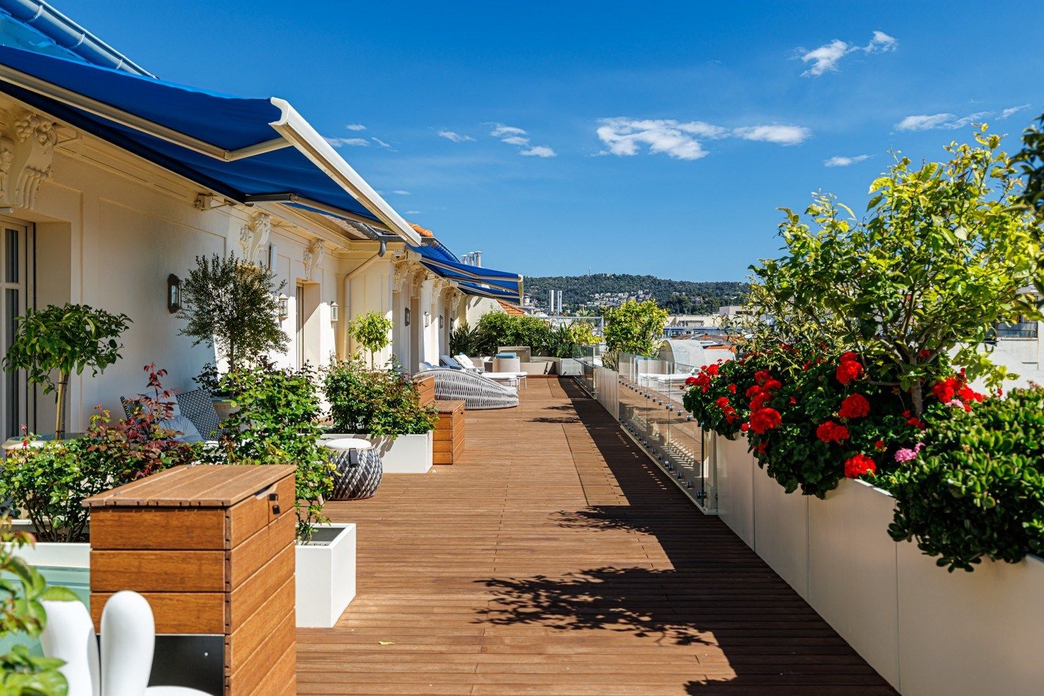 apartment 8 Rooms for sale on NICE (06000)