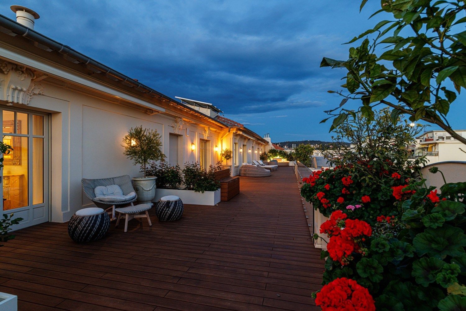 apartment 8 Rooms for sale on NICE (06000)