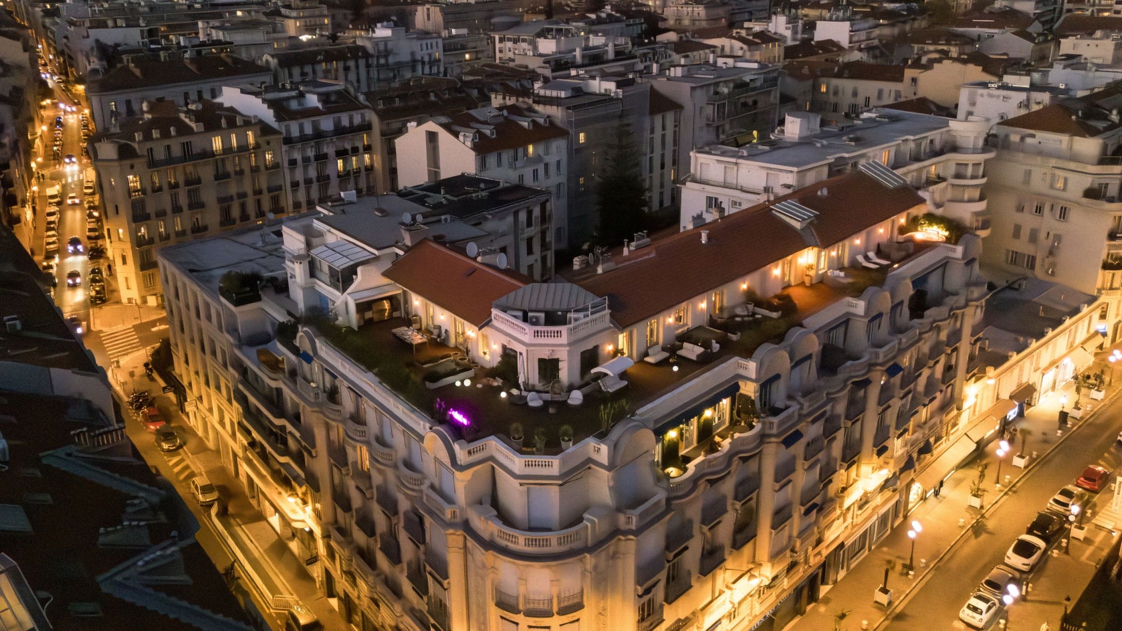 apartment 8 Rooms for sale on NICE (06000)